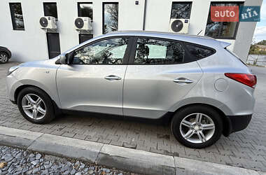 Внедорожник / Кроссовер Hyundai ix35 2010 в 