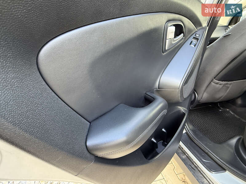 Позашляховик / Кросовер Hyundai ix35 2010 в Млиніві