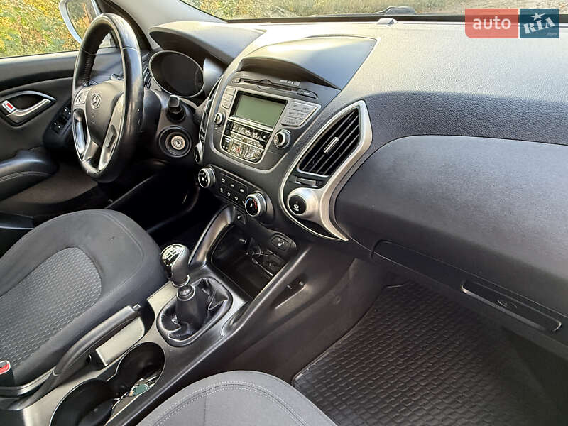 Позашляховик / Кросовер Hyundai ix35 2010 в Млиніві