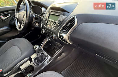 Внедорожник / Кроссовер Hyundai ix35 2010 в 
