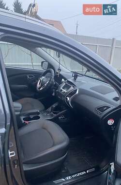 Внедорожник / Кроссовер Hyundai ix35 2011 в 