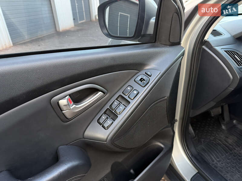 Внедорожник / Кроссовер Hyundai ix35 2010 в Кривом Роге