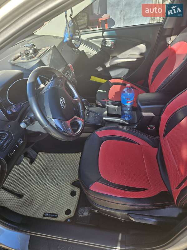 Внедорожник / Кроссовер Hyundai ix35 2010 в Очакове фото 5 Внедорожник / Кроссовер Hyundai ix35 2010 в Очакове