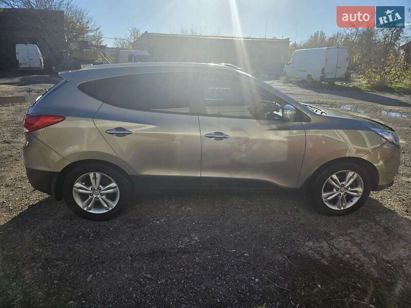 Внедорожник / Кроссовер Hyundai ix35 2010 в Очакове фото 17 Внедорожник / Кроссовер Hyundai ix35 2010 в Очакове