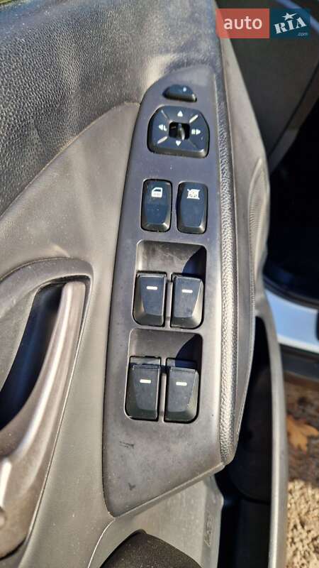 Внедорожник / Кроссовер Hyundai ix35 2010 в Киеве фото 15 Внедорожник / Кроссовер Hyundai ix35 2010 в Киеве