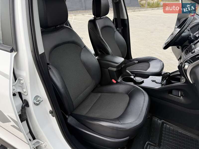 Внедорожник / Кроссовер Hyundai ix35 2012 в Черновцах фото 45 Внедорожник / Кроссовер Hyundai ix35 2012 в Черновцах
