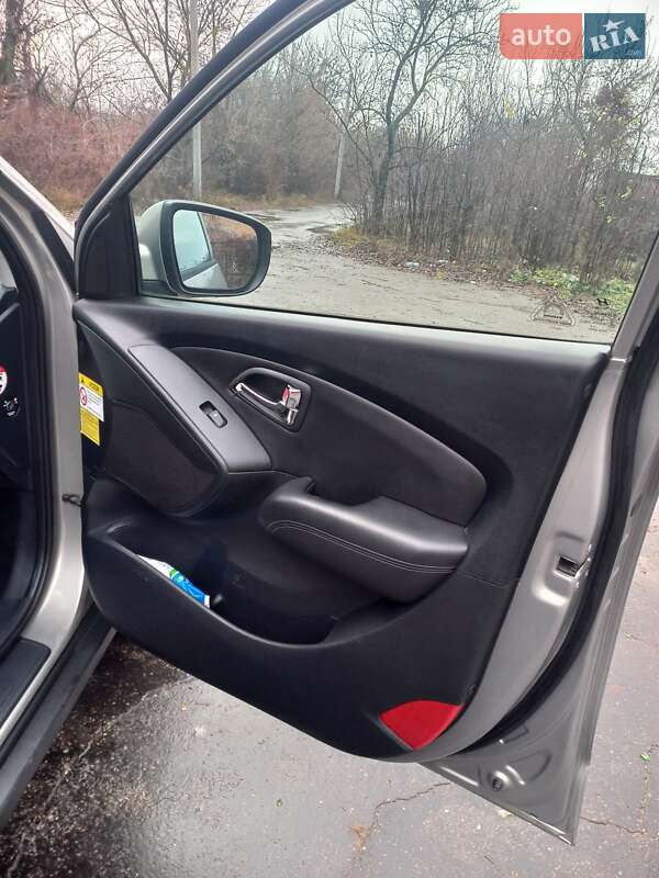 Внедорожник / Кроссовер Hyundai ix35 2010 в Конотопе