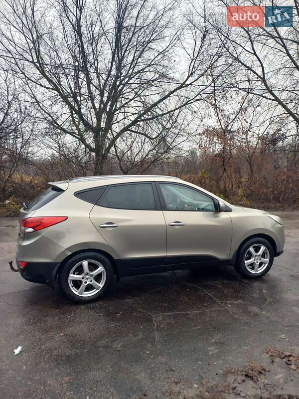 Внедорожник / Кроссовер Hyundai ix35 2010 в Конотопе