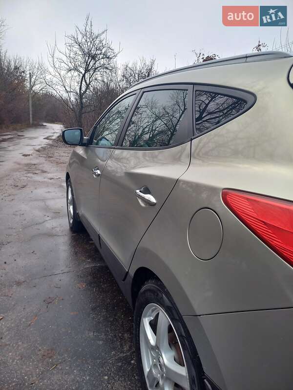 Внедорожник / Кроссовер Hyundai ix35 2010 в Конотопе