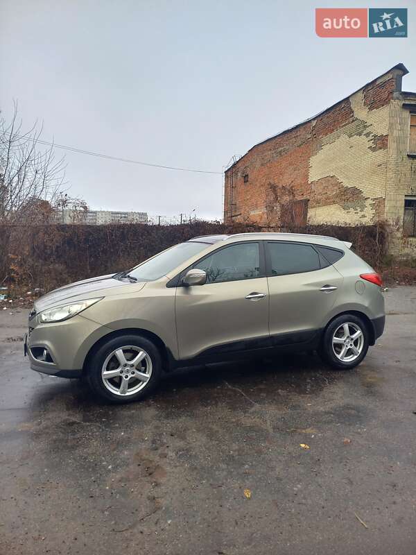 Внедорожник / Кроссовер Hyundai ix35 2010 в Конотопе