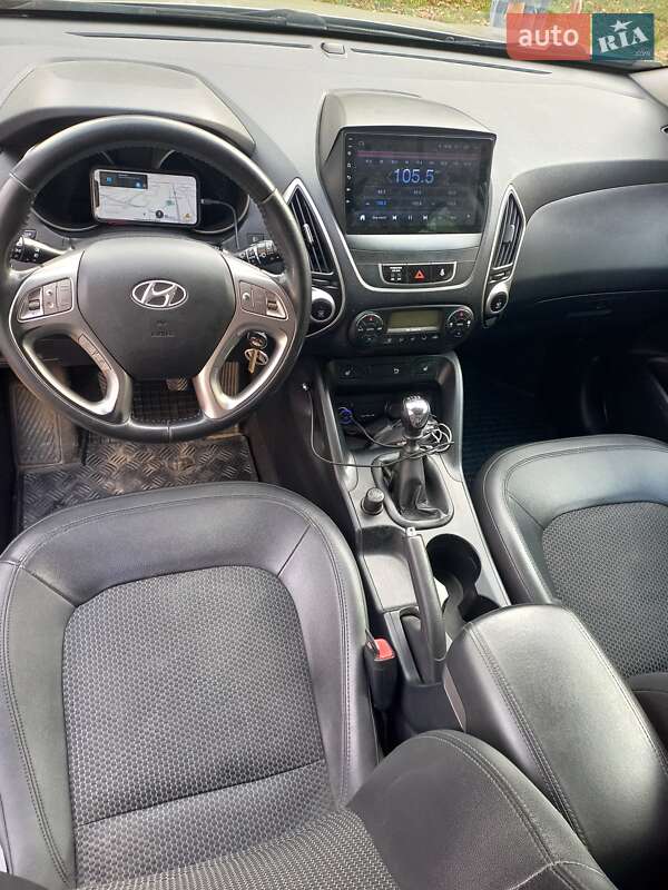 Внедорожник / Кроссовер Hyundai ix35 2010 в Конотопе