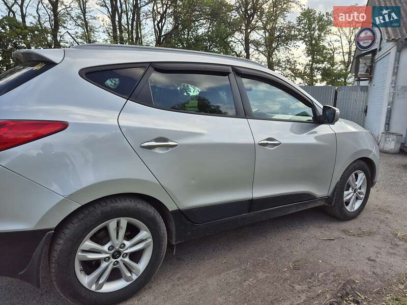 Внедорожник / Кроссовер Hyundai ix35 2010 в Полтаве