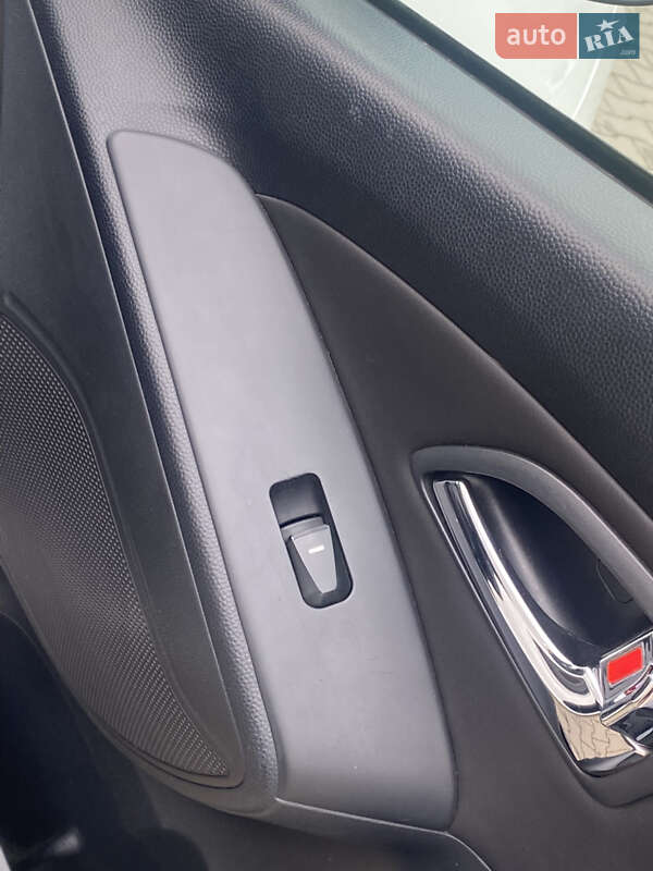 Внедорожник / Кроссовер Hyundai ix35 2011 в Киеве