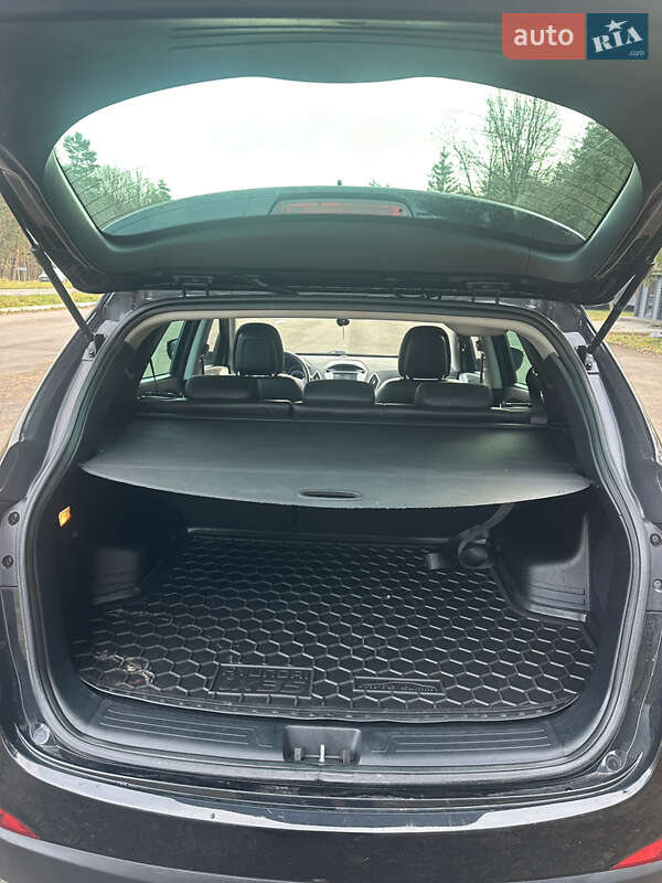 Внедорожник / Кроссовер Hyundai ix35 2010 в Ровно