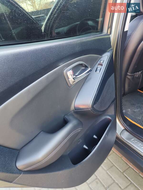 Внедорожник / Кроссовер Hyundai ix35 2010 в Ивано-Франковске фото 12 Внедорожник / Кроссовер Hyundai ix35 2010 в Ивано-Франковске