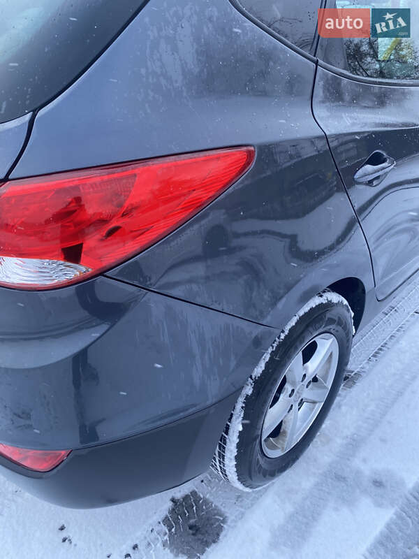Внедорожник / Кроссовер Hyundai ix35 2011 в Чернигове