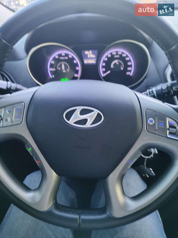 Позашляховик / Кросовер Hyundai ix35 2010 в Івано-Франківську