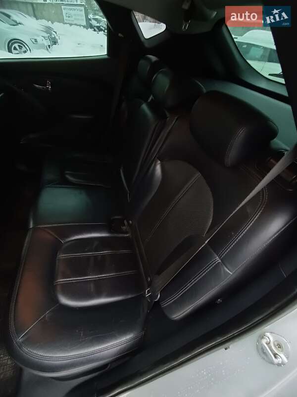 Внедорожник / Кроссовер Hyundai ix35 2010 в Чернигове
