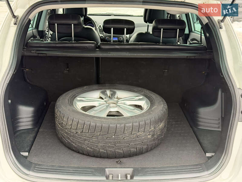 Внедорожник / Кроссовер Hyundai ix35 2011 в Киеве