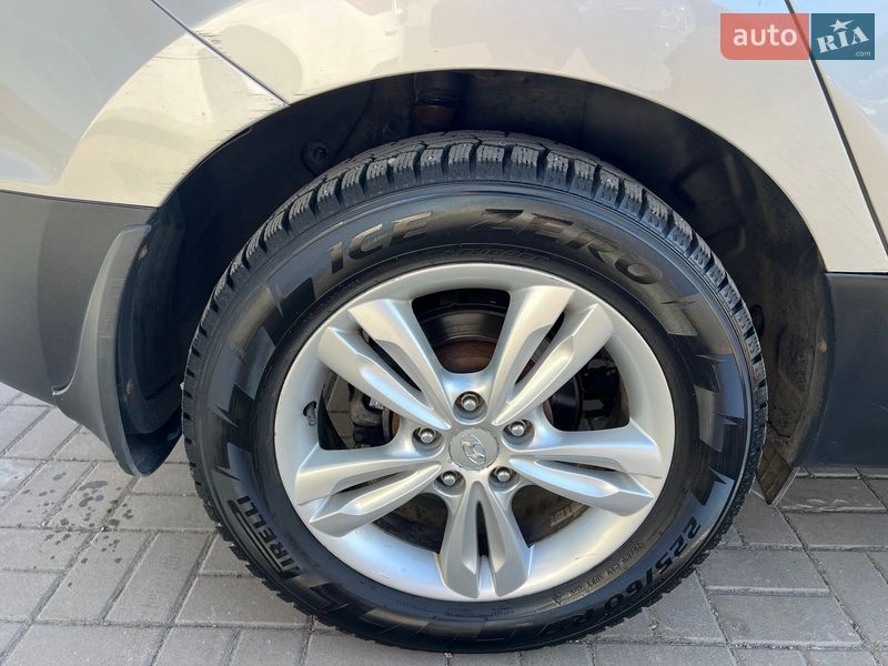 Внедорожник / Кроссовер Hyundai ix35 2010 в Киеве