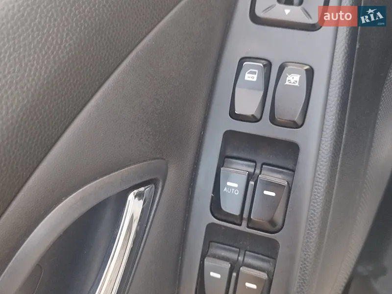 Hyundai ix35 2011 VIN TMAJU81VDCJ239494 фото оголошення 11 з 42
