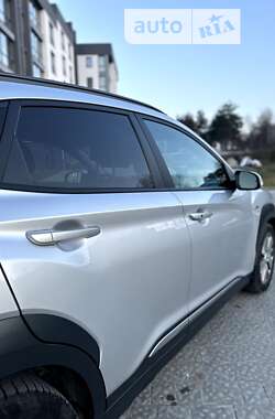 Позашляховик / Кросовер Hyundai Kona Electric 2020 в Новояворівську