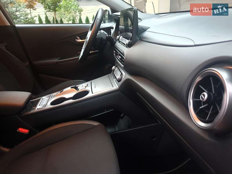 Внедорожник / Кроссовер Hyundai Kona Electric 2022 в Киеве