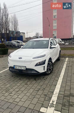 Внедорожник / Кроссовер Hyundai Kona Electric 2021 в 