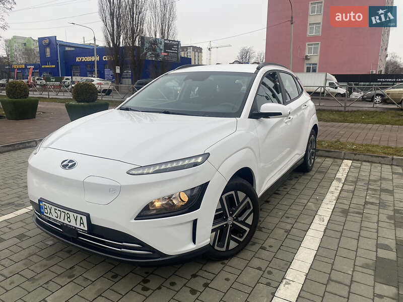 Внедорожник / Кроссовер Hyundai Kona Electric 2021 в 