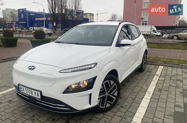 Внедорожник / Кроссовер Hyundai Kona Electric 2021 в 