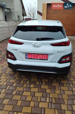 Внедорожник / Кроссовер Hyundai Kona Electric 2020 в 