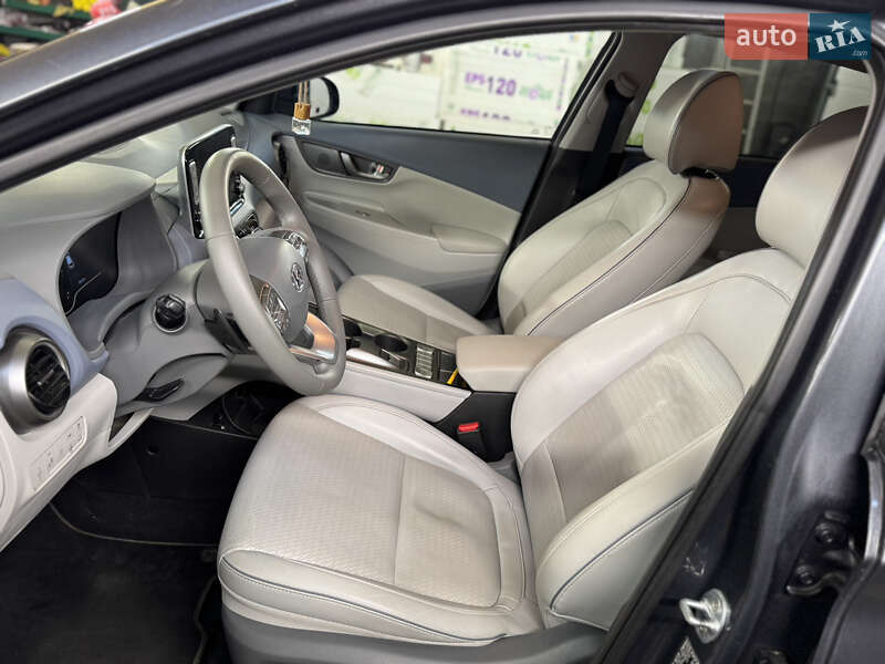 Внедорожник / Кроссовер Hyundai Kona Electric 2019 в 