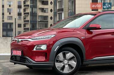 Внедорожник / Кроссовер Hyundai Kona Electric 2019 в 