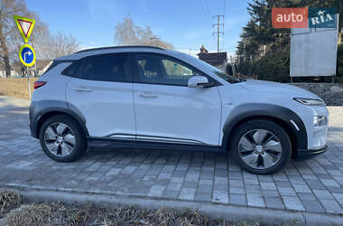 Внедорожник / Кроссовер Hyundai Kona Electric 2019 в 