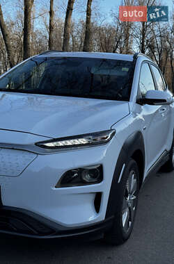 Позашляховик / Кросовер Hyundai Kona Electric 2020 в 