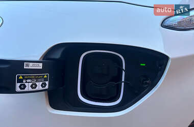 Позашляховик / Кросовер Hyundai Kona Electric 2021 в 