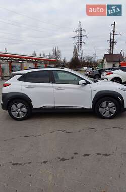 Внедорожник / Кроссовер Hyundai Kona Electric 2020 в 