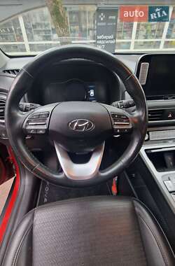 Внедорожник / Кроссовер Hyundai Kona Electric 2019 в 