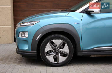 Внедорожник / Кроссовер Hyundai Kona Electric 2020 в 