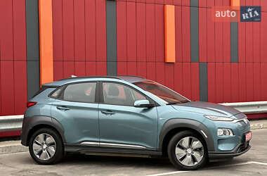Внедорожник / Кроссовер Hyundai Kona Electric 2021 в 
