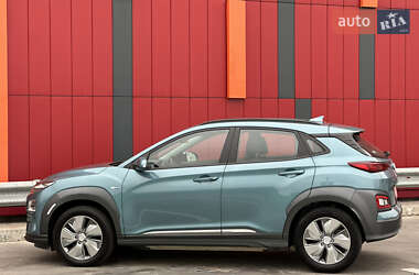Внедорожник / Кроссовер Hyundai Kona Electric 2021 в 
