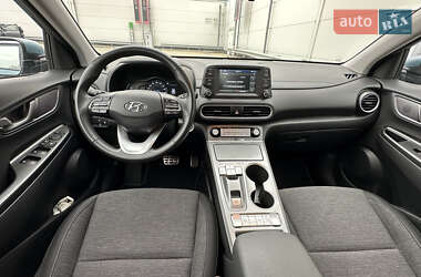 Внедорожник / Кроссовер Hyundai Kona Electric 2021 в 