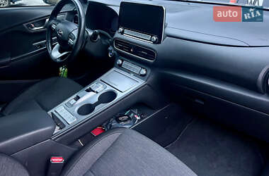 Внедорожник / Кроссовер Hyundai Kona Electric 2020 в 