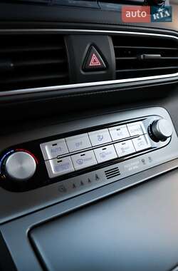 Внедорожник / Кроссовер Hyundai Kona Electric 2019 в 