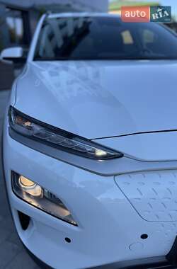 Позашляховик / Кросовер Hyundai Kona Electric 2020 в 