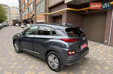 Внедорожник / Кроссовер Hyundai Kona Electric 2021 в 