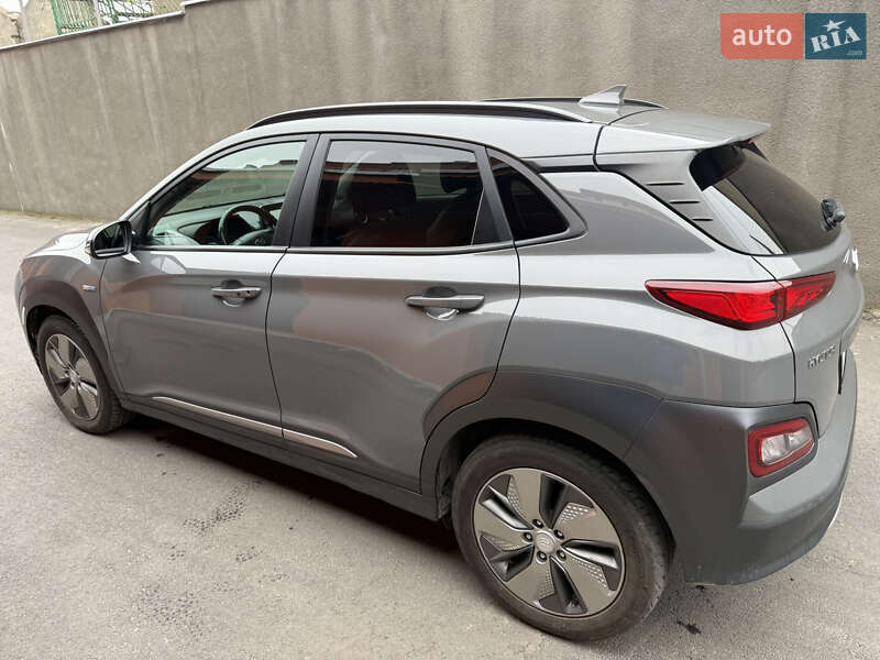 Внедорожник / Кроссовер Hyundai Kona Electric 2018 в 