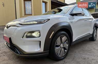 Внедорожник / Кроссовер Hyundai Kona Electric 2020 в 