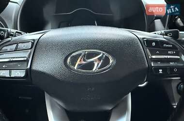 Внедорожник / Кроссовер Hyundai Kona Electric 2020 в 