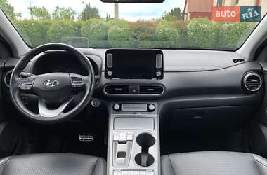 Внедорожник / Кроссовер Hyundai Kona Electric 2019 в 